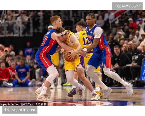 NBA比赛中裁判是如何裁定争议球的，现场录像回放有什么用？